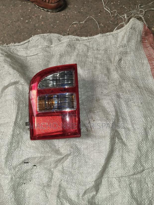 Toyota Isis Bumper Light (Red)