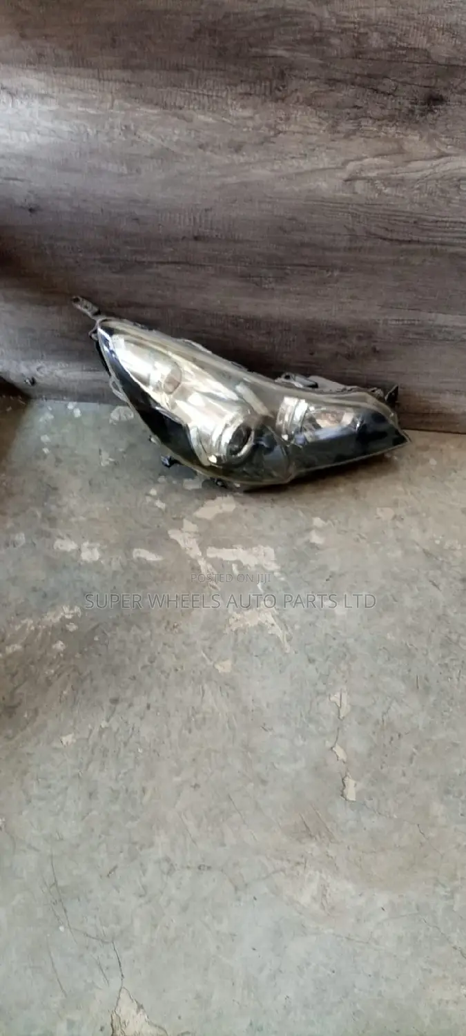 Headlight Subaru Br9 (Black)