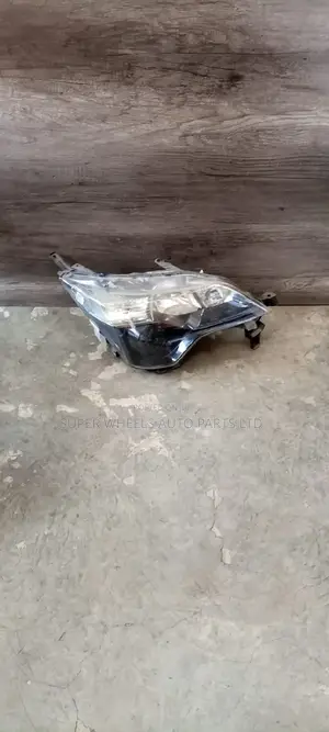 Headlight Toyota Spade Xenon