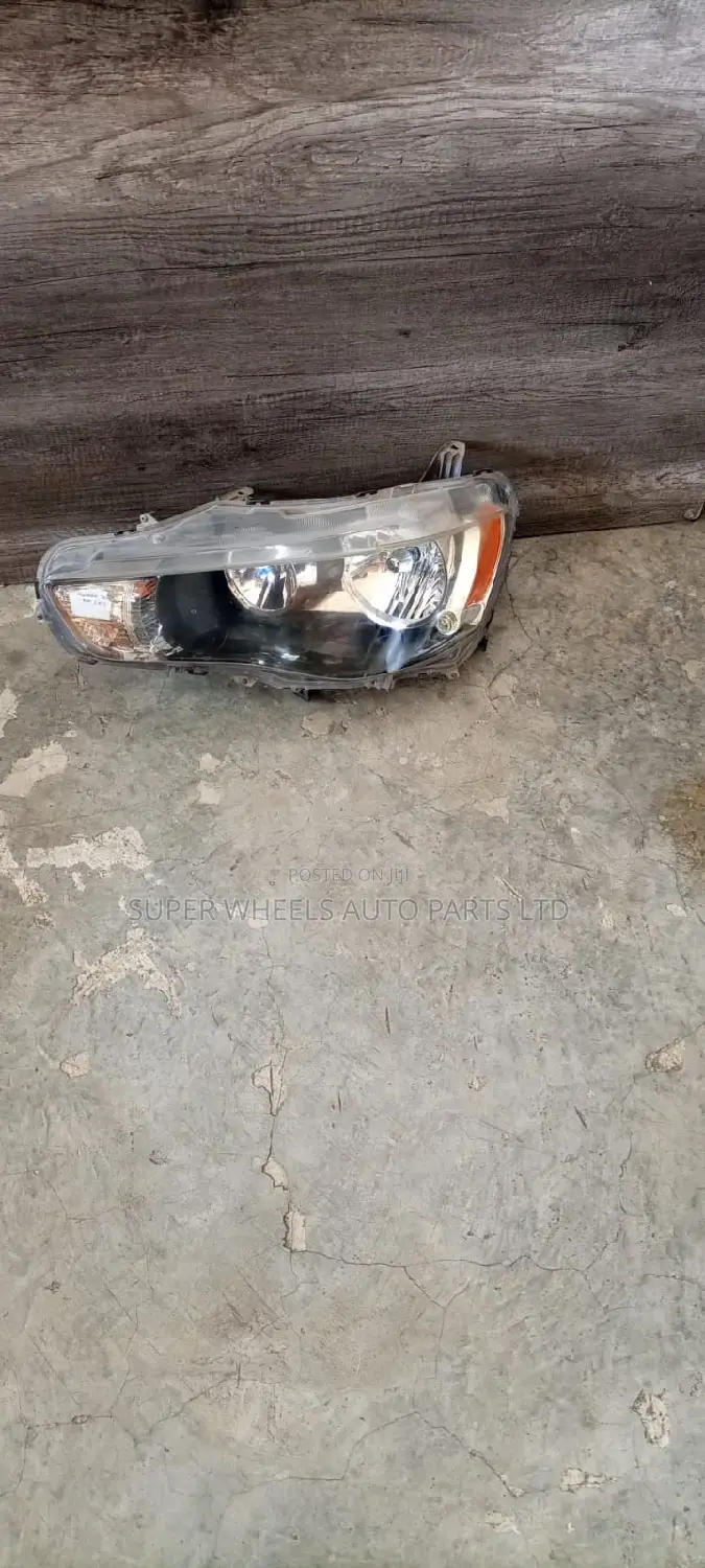 Headlight Outlander 2010