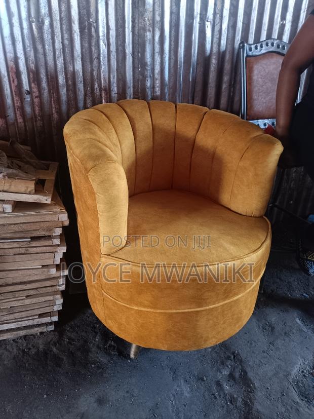 Flower Seat, Gold Colour. - main view