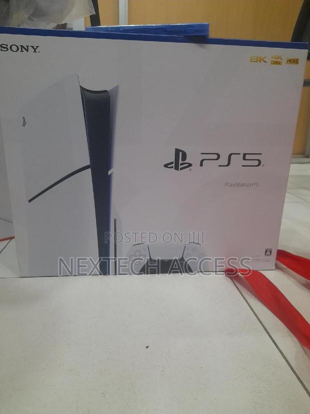 Sony Playstation 5 Standard Edition - main view