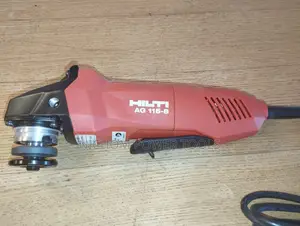 Hilti 4.5" Angle Grinder With 5 Discs