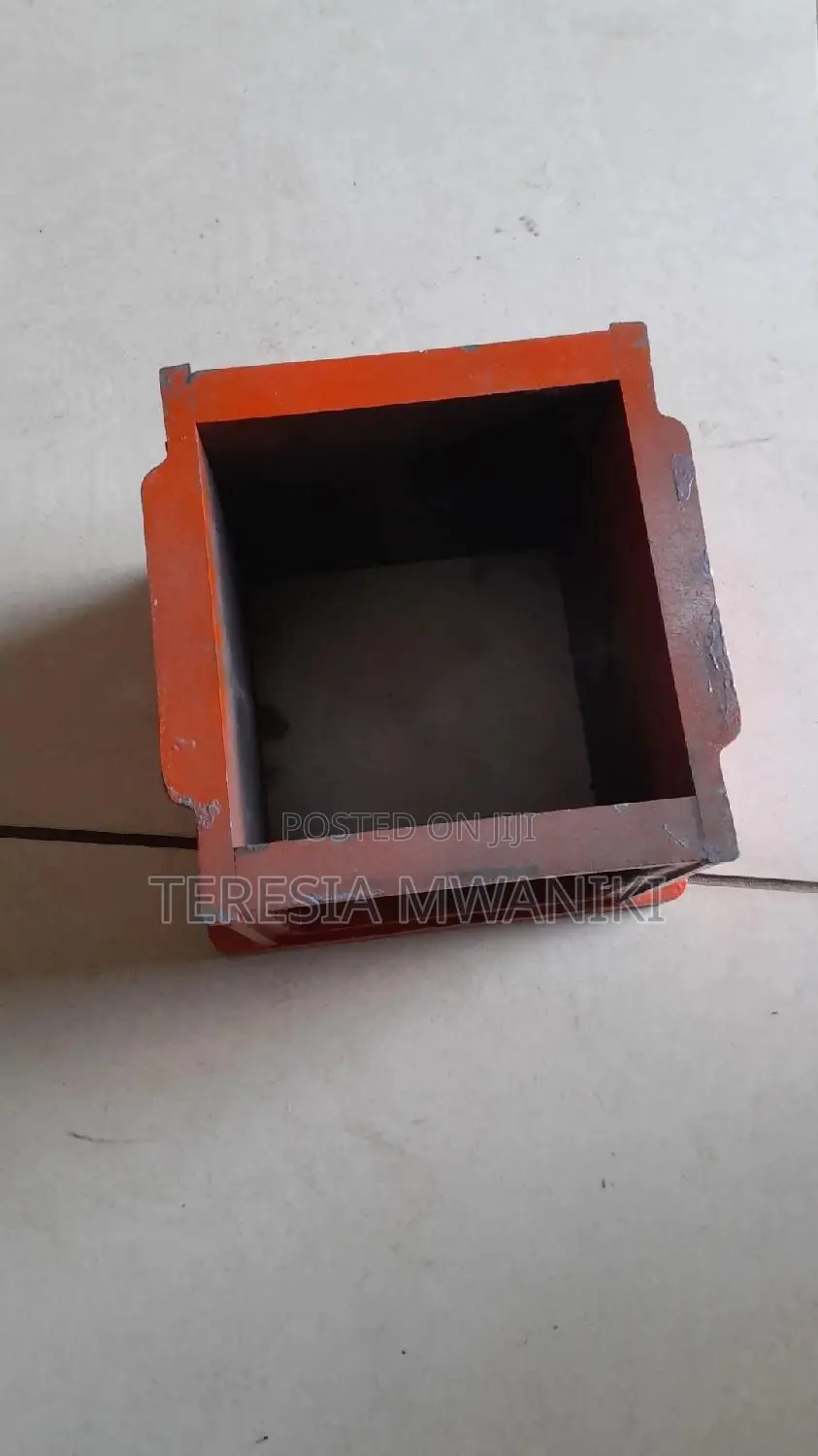 Cast Iron Concrete Testing Equipment (Cube Moulds)