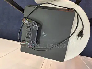 Ps4 Slim With One Pad and Chipped