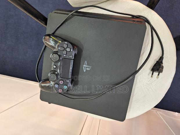 Ps4 Slim With One Pad and Chipped - thumbnail 6