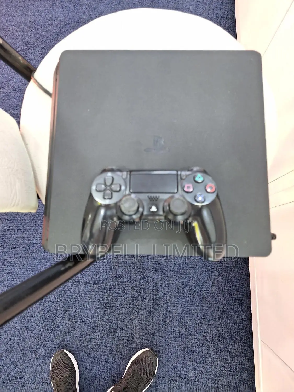 Ps4 Slim With One Pad and Chipped