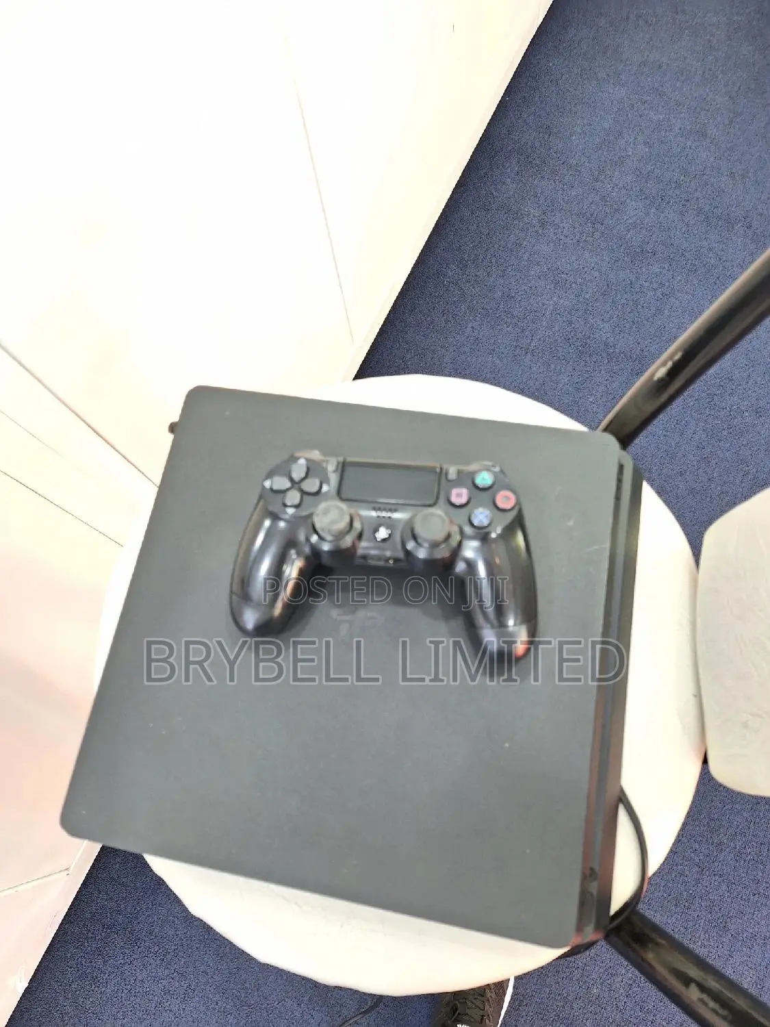 Ps4 Slim With One Pad and Chipped
