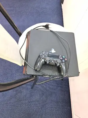 Ps4 Slim With One Pad and Chipped