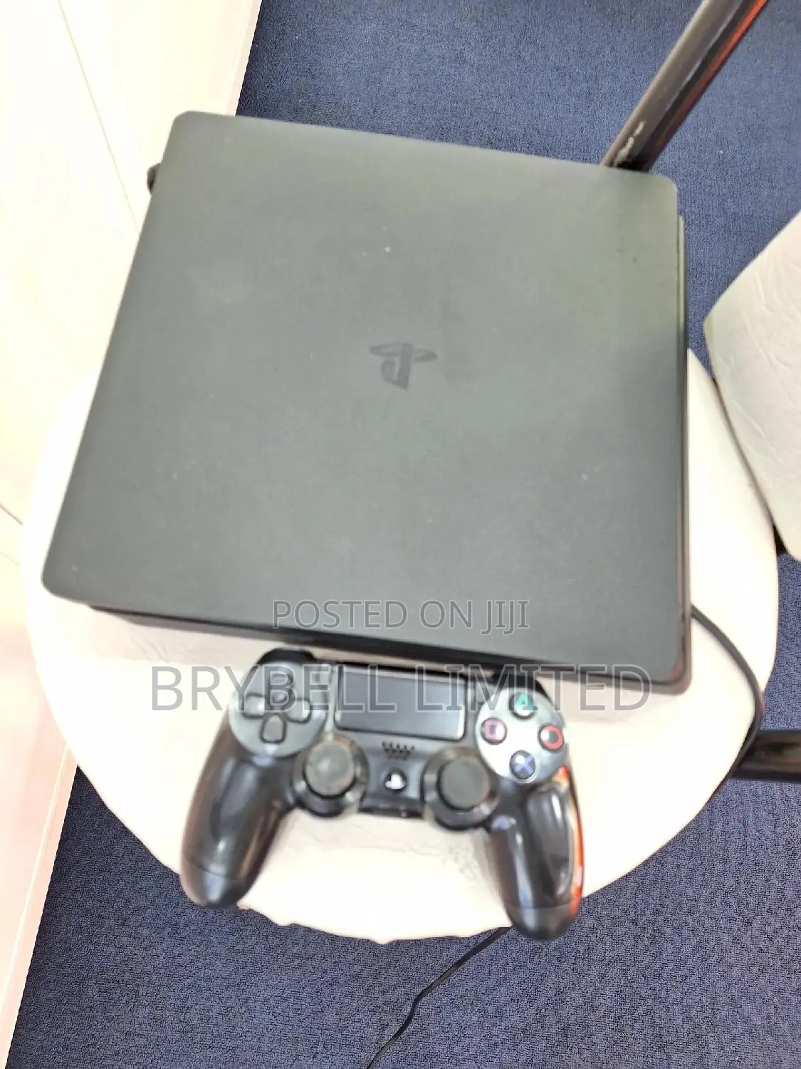 Ps4 Slim With One Pad and Chipped
