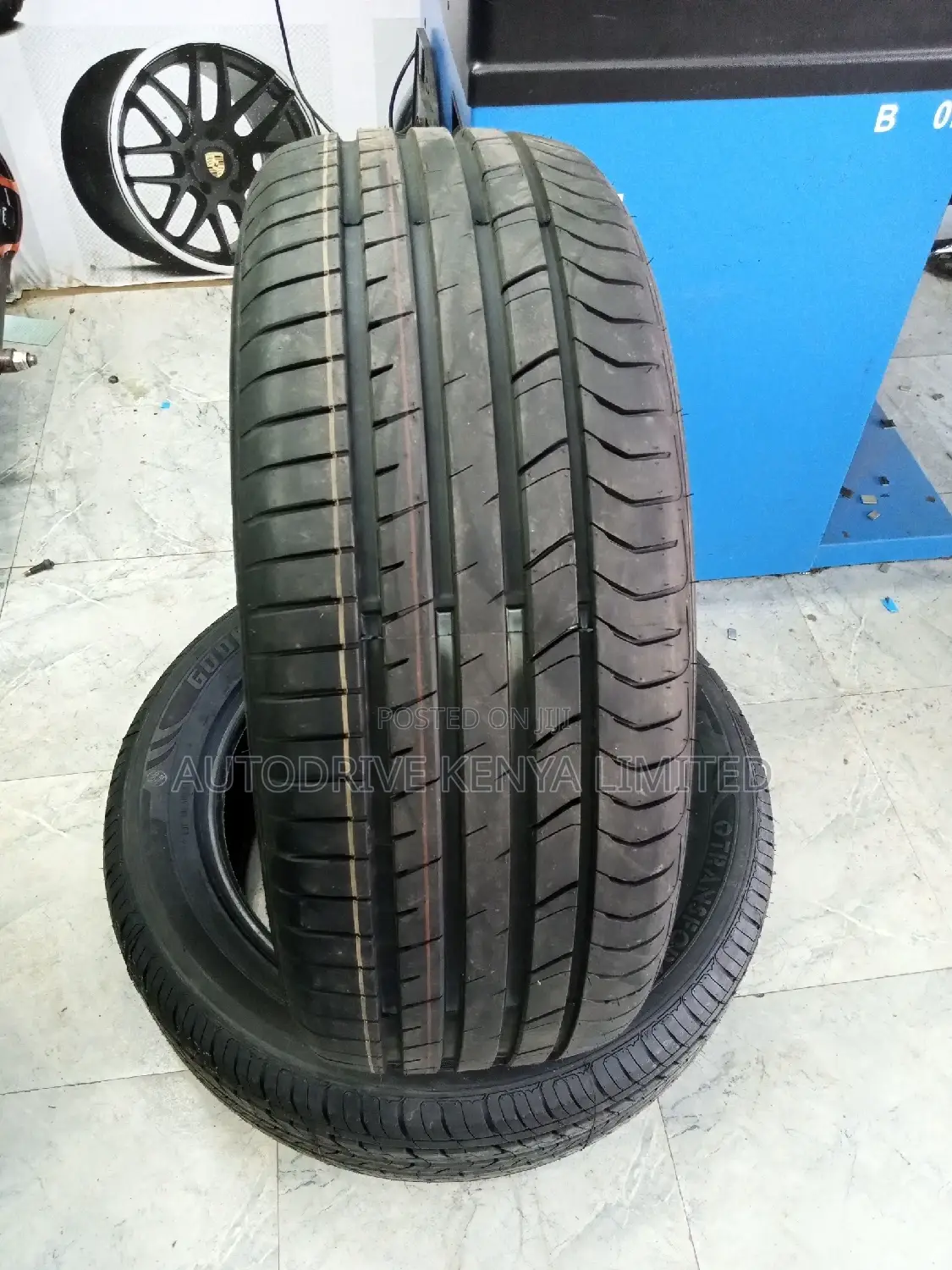 255/55r19 Goddard Transforce Tire