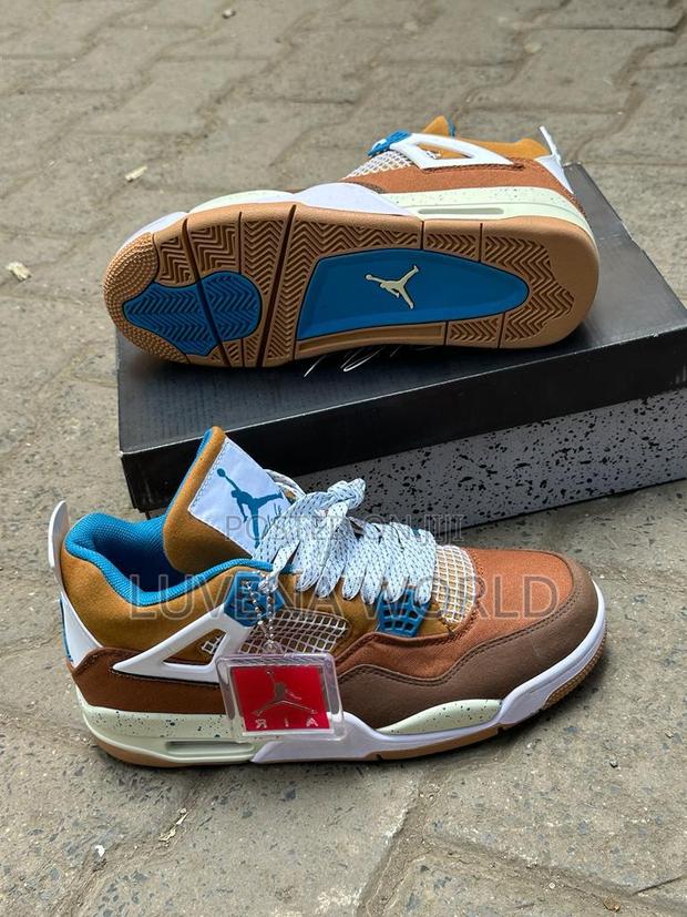 Customized Jordan 4s - main view