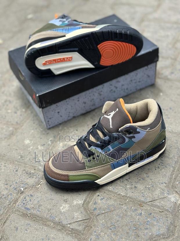 Customized Jordan 4s - thumbnail 3