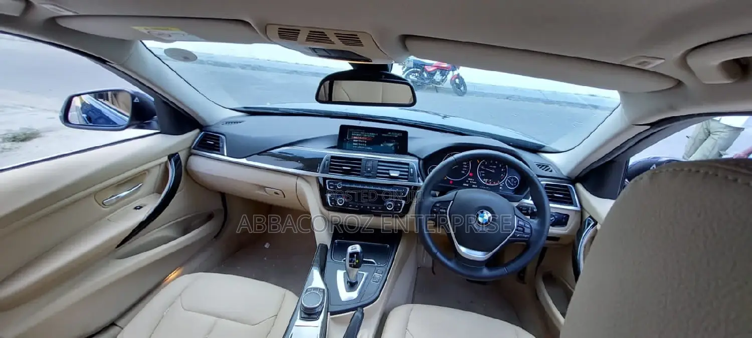 BMW 318i 2017 Blue