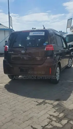 Toyota Spade 1.5 2017 Brown