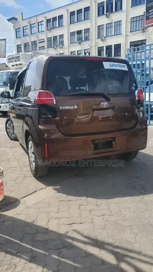 Toyota Spade 1.5 2017 Brown