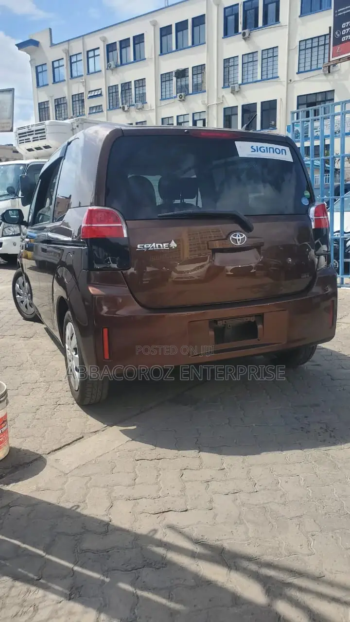 Toyota Spade 1.5 2017 Brown