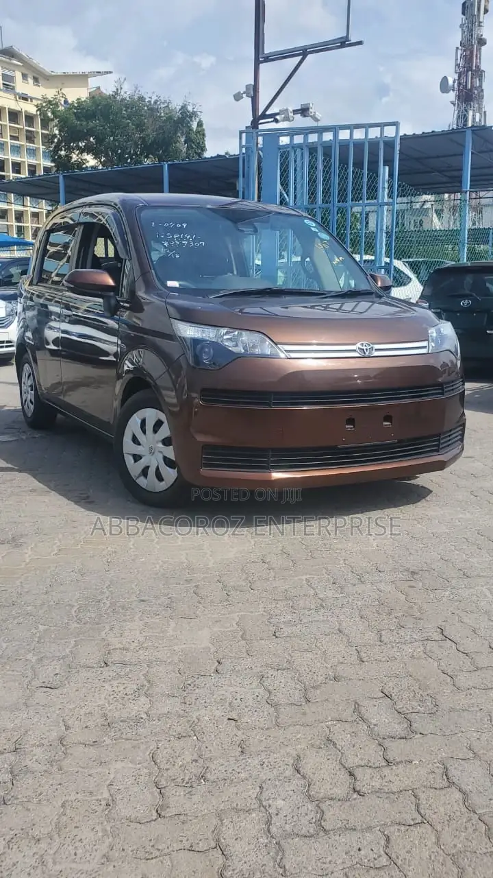 Toyota Spade 1.5 2017 Brown