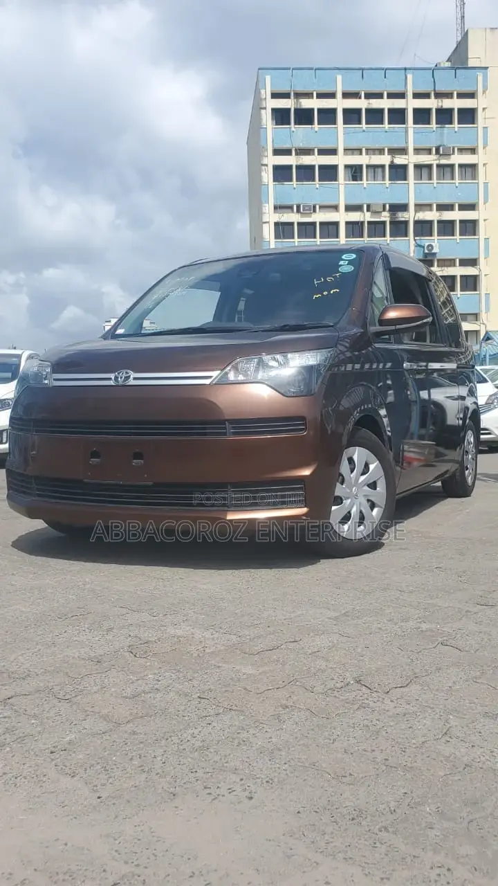 Toyota Spade 1.5 2017 Brown