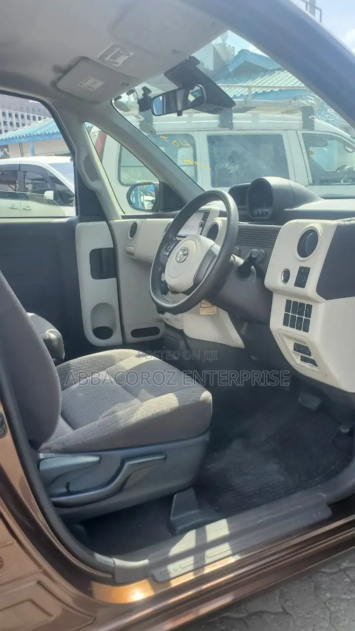 Toyota Spade 1.5 2017 Brown