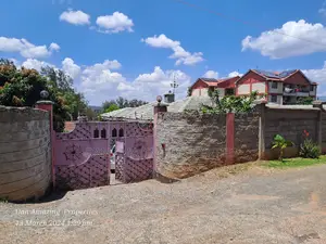 Commercial 1/4 Acre With a 5bdr Bangalow in Ngong for Sell