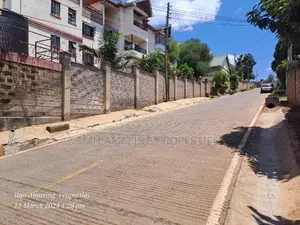 Commercial 1/4 Acre With a 5bdr Bangalow in Ngong for Sell