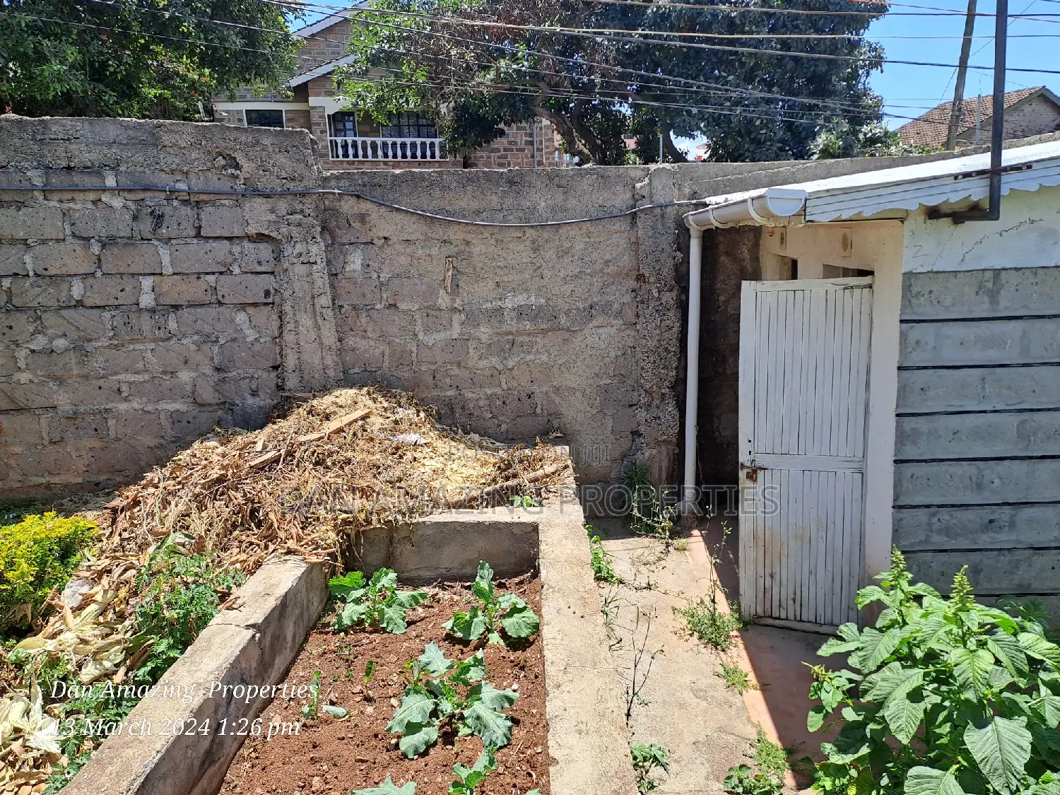 Commercial 1/4 Acre With a 5bdr Bangalow in Ngong for Sell