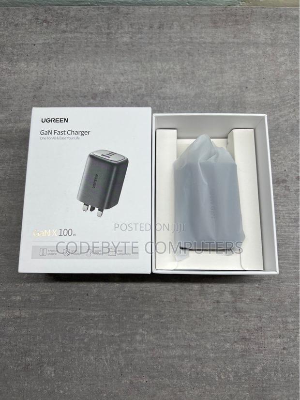 Fast Charger USB-A+3*USB-C 100W Tech Fast Charger - CD226 - main view