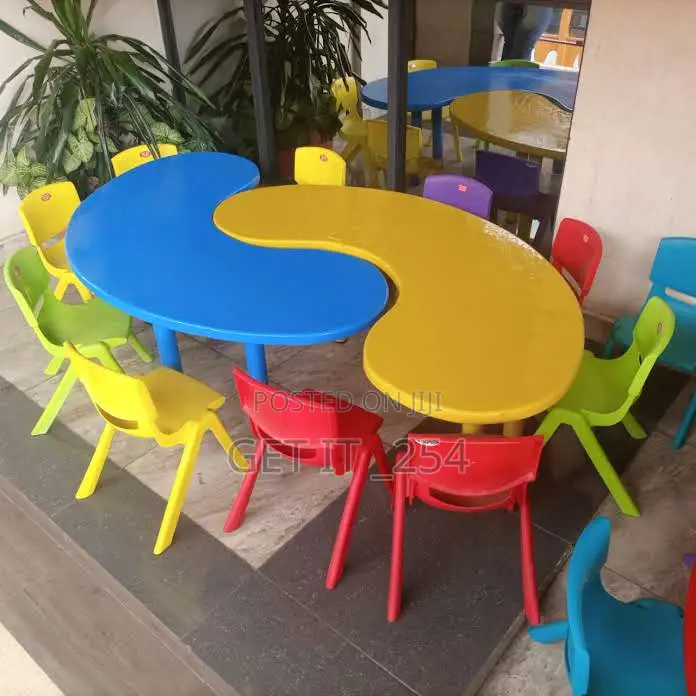 Bean-Shape Kindergarten Tables