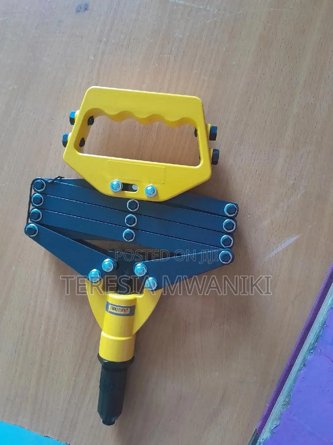 Scissors Action Riveter