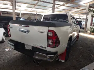 Toyota Hilux 2020 White