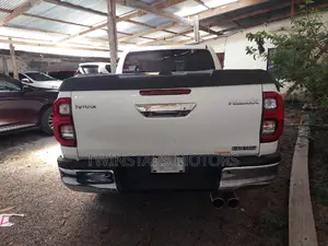 Toyota Hilux 2020 White