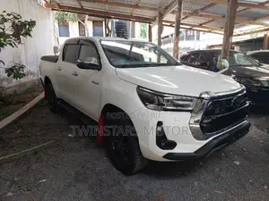 Toyota Hilux 2020 White