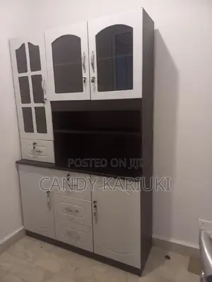 Spacious White Kitchen Cabinet