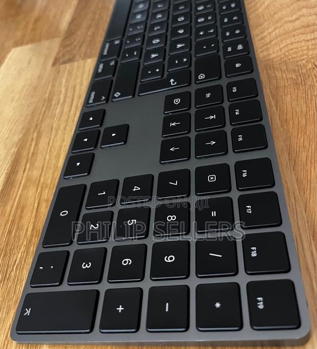 Apple Magic Keyboard With Number Pad (Black) - thumbnail 5