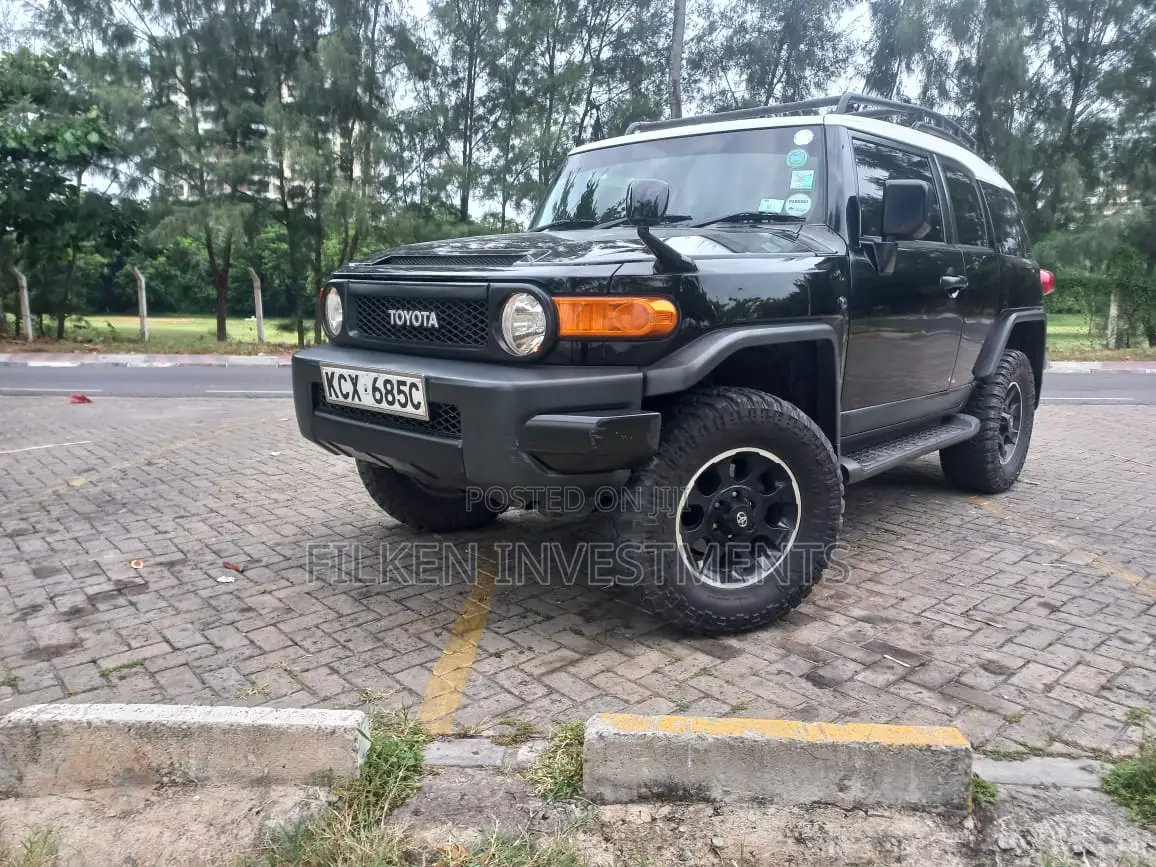 Toyota FJ Cruiser 4X4 AT 2013 Black