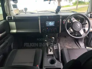 Toyota FJ Cruiser 4X4 AT 2013 Black