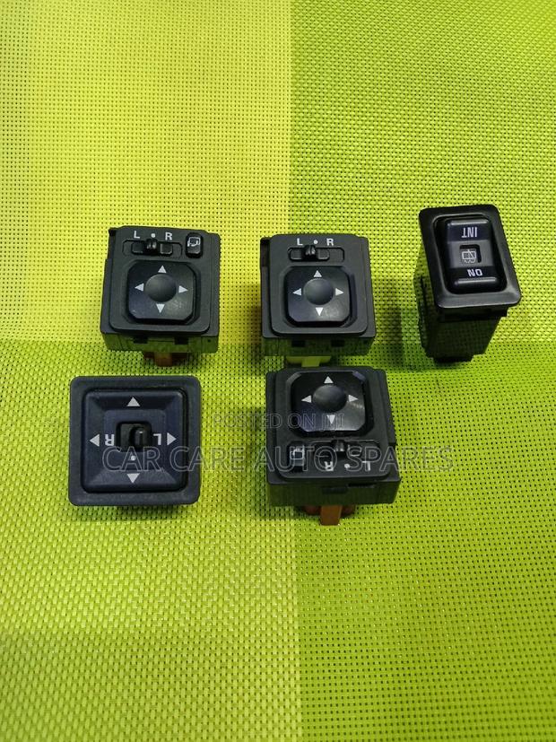 Side Mirror Control Switch - main view