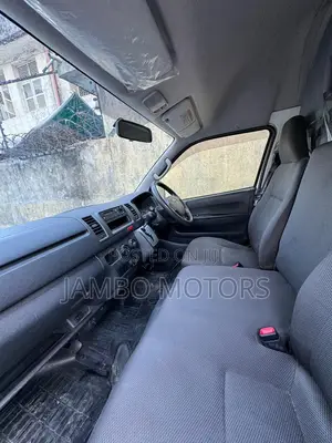 Toyota HiAce 2017 White