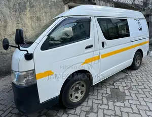 Toyota HiAce 2017 White