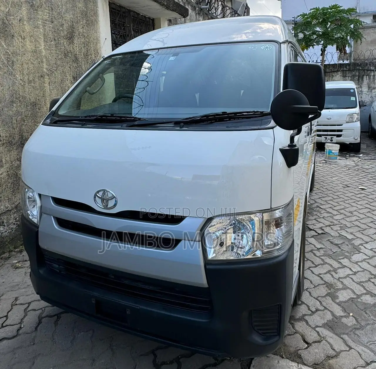 Toyota HiAce 2017 White