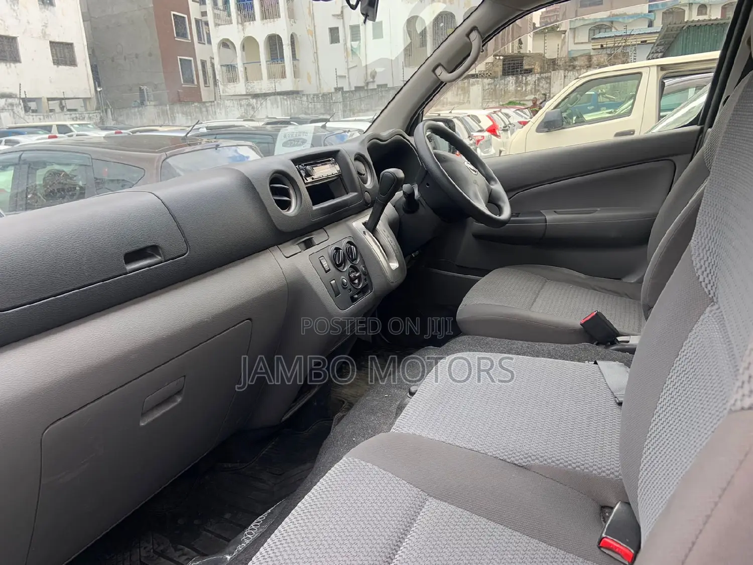 Nissan Caravan (Urvan) 2017 White
