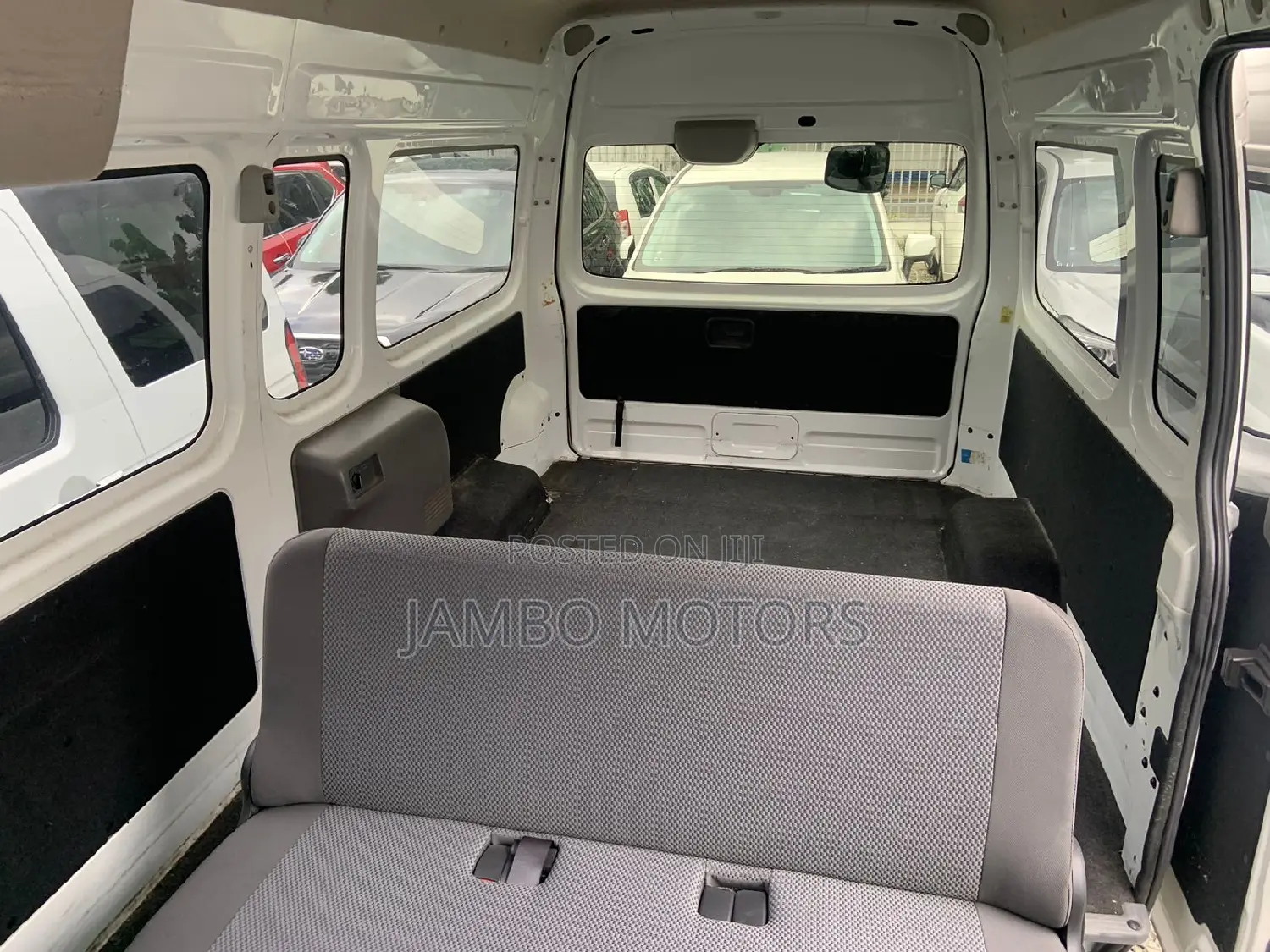 Nissan Caravan (Urvan) 2017 White