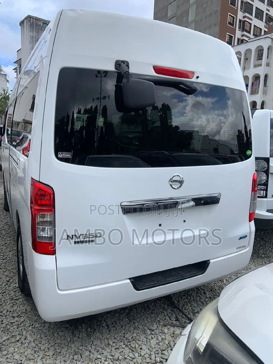 Nissan Caravan (Urvan) 2017 White