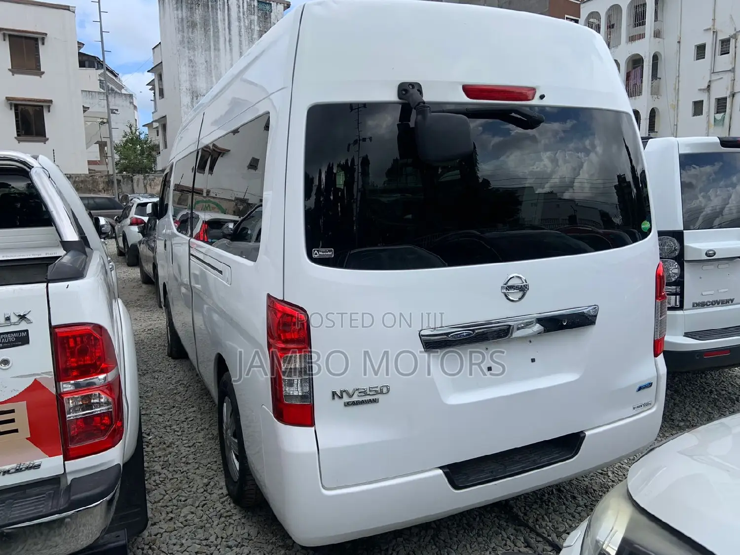 Nissan Caravan (Urvan) 2017 White