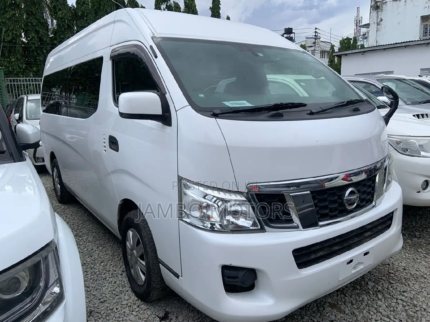 Nissan Caravan (Urvan) 2017 White