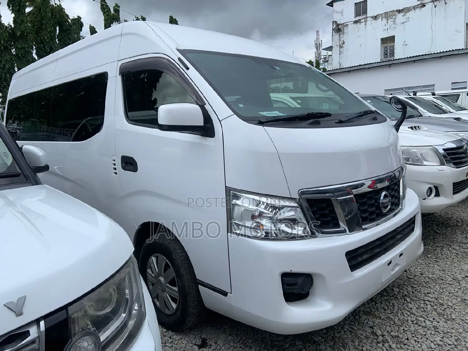 Nissan Caravan (Urvan) 2017 White