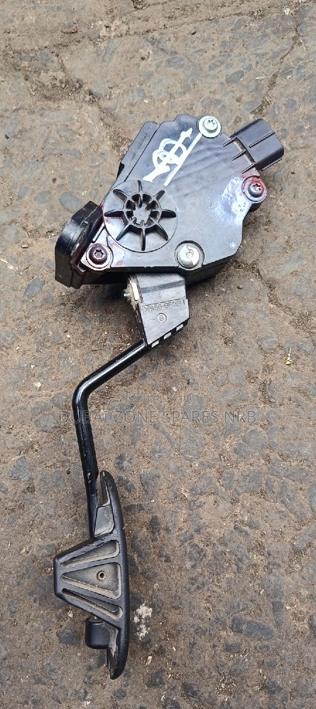 Hilux 2kd D-4d Vigo Revolution Accelerator Pedal Available. - thumbnail 2
