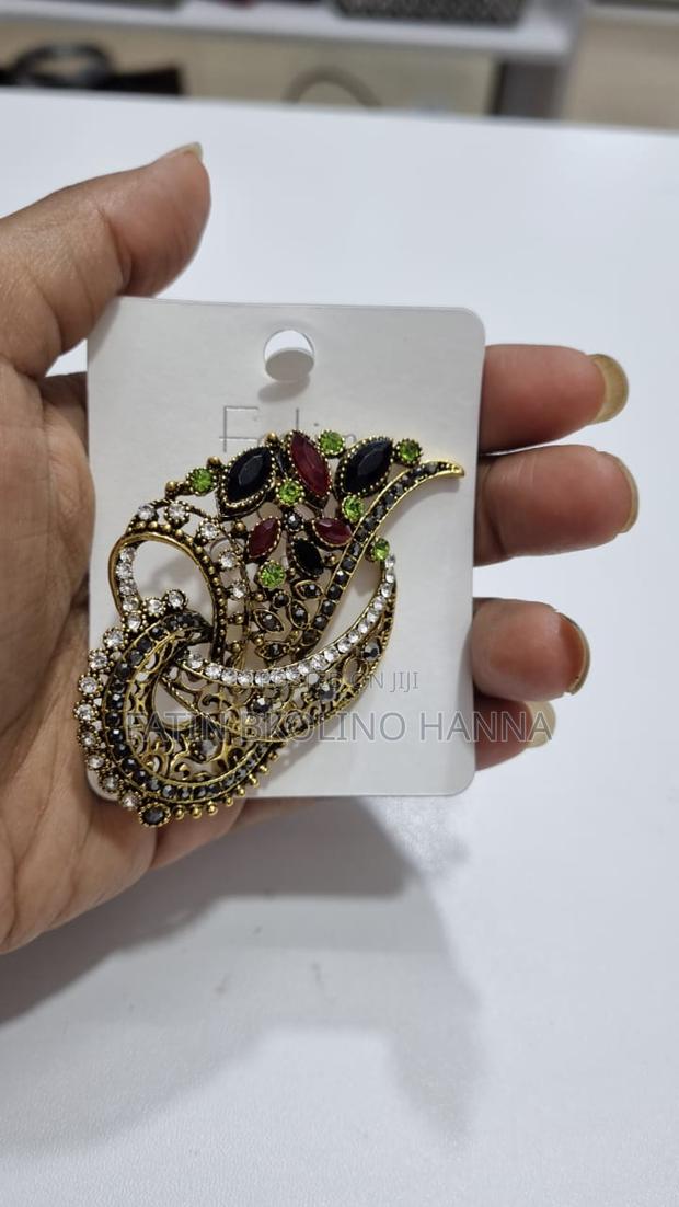 Elegant Brooches - thumbnail 2