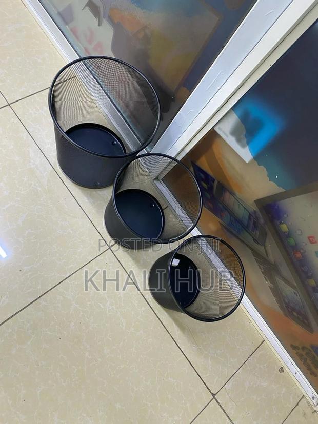 Round Mesh Dustbin.